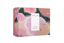 Charger l'image dans la galerie, ROSELIFT lifte la peau en associant du pro-collagène à un actif issu de la rose de Damas, tandis que le NEO-SERUM aide la peau à se régénérer deux fois plus vite.