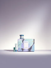 Charger l&#39;image dans la galerie, La gamme de soins LISSE est conçue pour protéger et booster les réserves d&#39;acide hyaluronique de la peau, tandis que le NEO-SERUM aide la peau à se régénérer deux fois plus vite.
