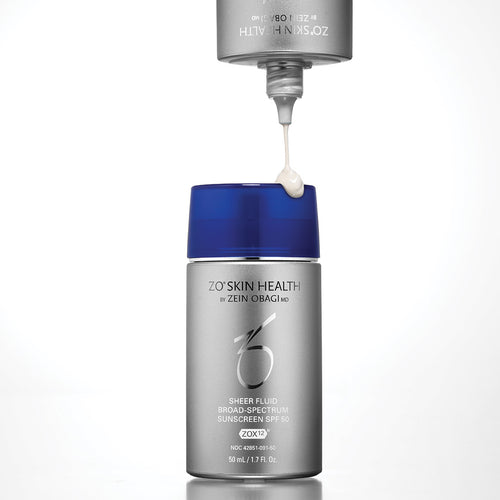 Crème solaire fluide minérale au fini naturel et sans produits chimiques, pour tous types de peau. Sa formule riche en antioxydants protège la peau des agressions extérieures. Sans parfum. - SK dermo esthétique